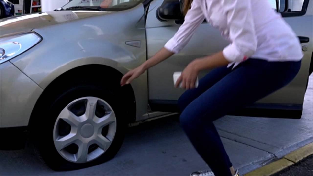 Luke Bryan Changes Tire for Mom Stranded on Side of Tennessee Road