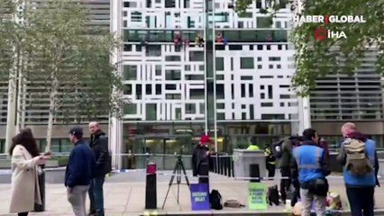 İngiltere'de şoke eden eylem! İçişleri Bakanlığı binasına tırmandılar