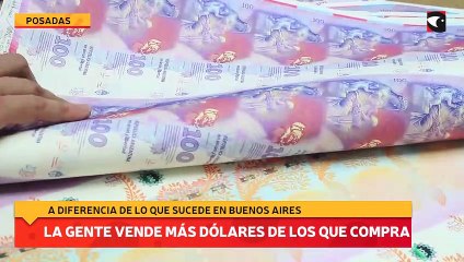 La gente vende más dólares de los que compra