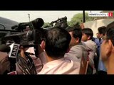 Journalist Vinod Verma being taken to the Ghaziabad court