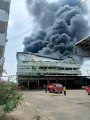 ไฟไหม้โรงงาน 5 ชั้น เจ้าหน้าที่เร่งช่วยเหลือคนงาน 100 ชีวิต