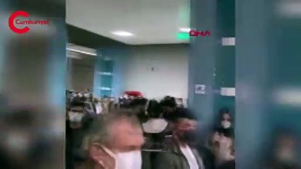 Bağcılar'da metro bozuldu yolcular tünelde yürüdü