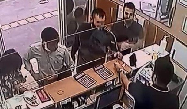 Kurnaz dolandırıcılardan esnafa akılalmaz oyun