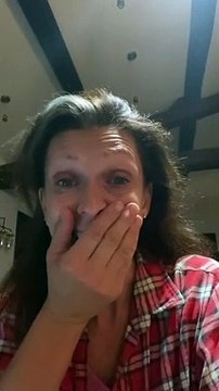 La comédienne Adeline Blondieau révèle s'être blessée après un accident: Je me suis cramée la tronche - VIDEO