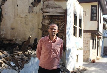 ANTALYA KENT MERKEZİNDEKİ ASIRLIK EVLER YOK OLUYOR