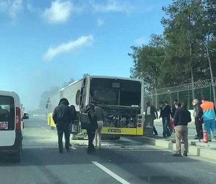 Başakşehir'de İETT otobüsü yandı, vatandaşlar yangın tüpleri ile söndürdü