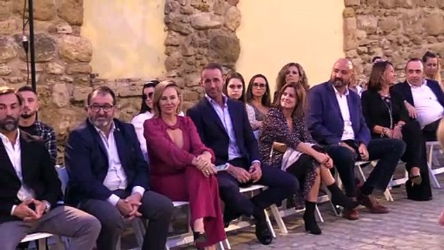María José Suárez y Álvaro Muñoz Escassi se funden en un cariñoso beso (Gtres)