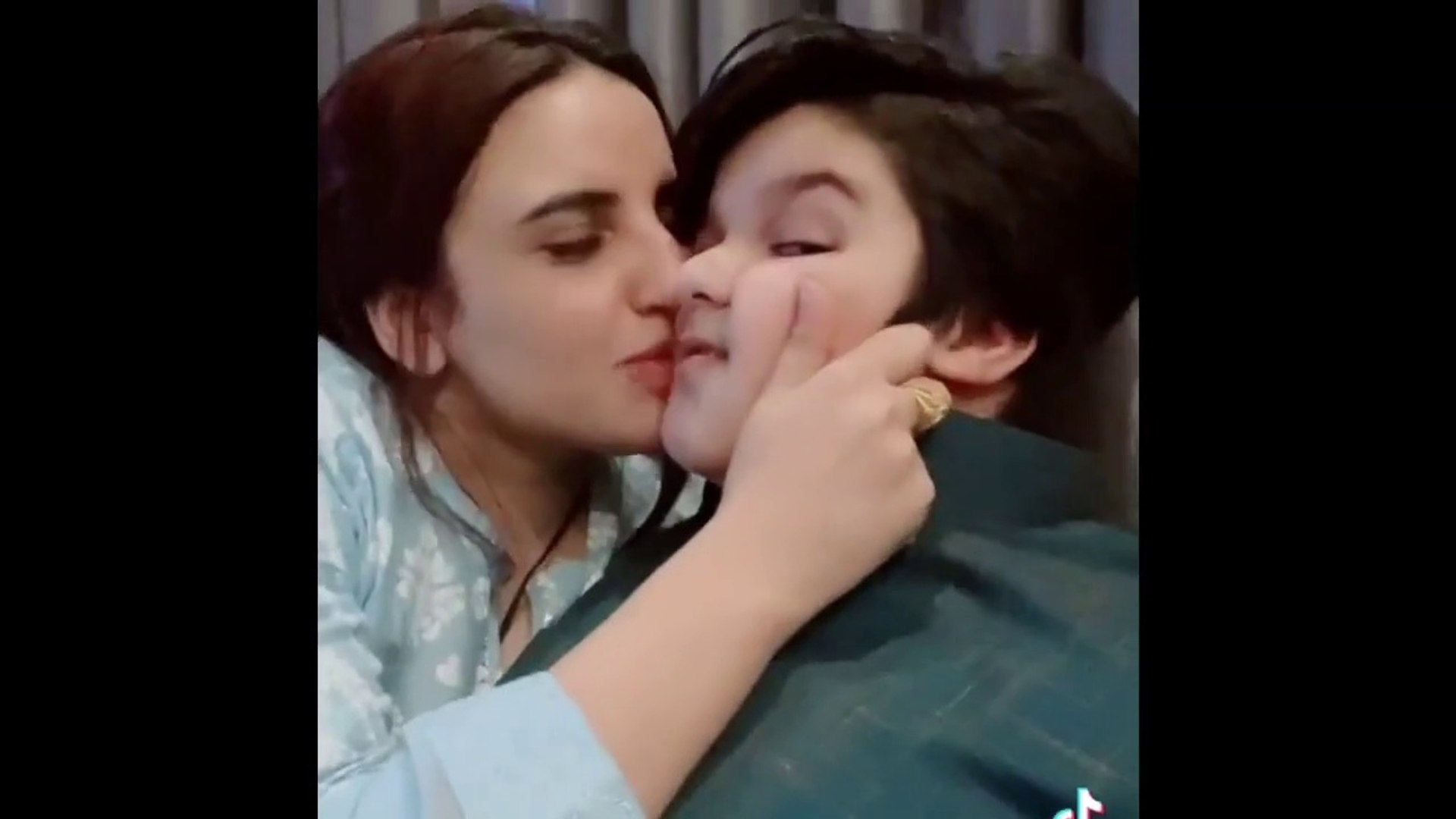 Hareem Shah New Kissing Viral Video | Pakistani Tiktoker kissing Sami Khan  - video Dailymotion