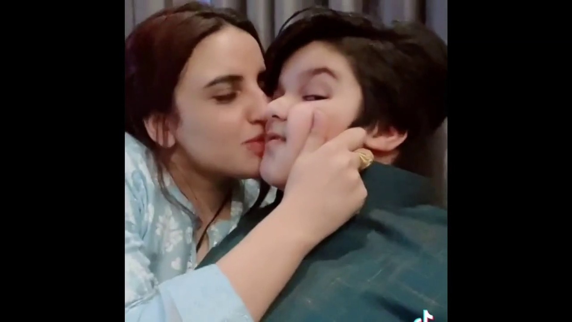 Paki kiss