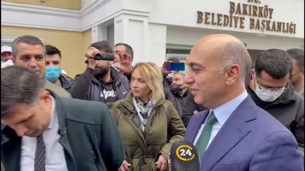 Bakırköy Belediyesinde çalışan sendika üyelerinden toplu sözleşme protestosu