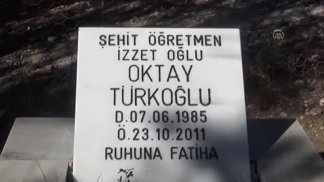 Van depreminde yaşamını yitiren öğretmen Oktay Türkoğlu mezarı başında anıldı