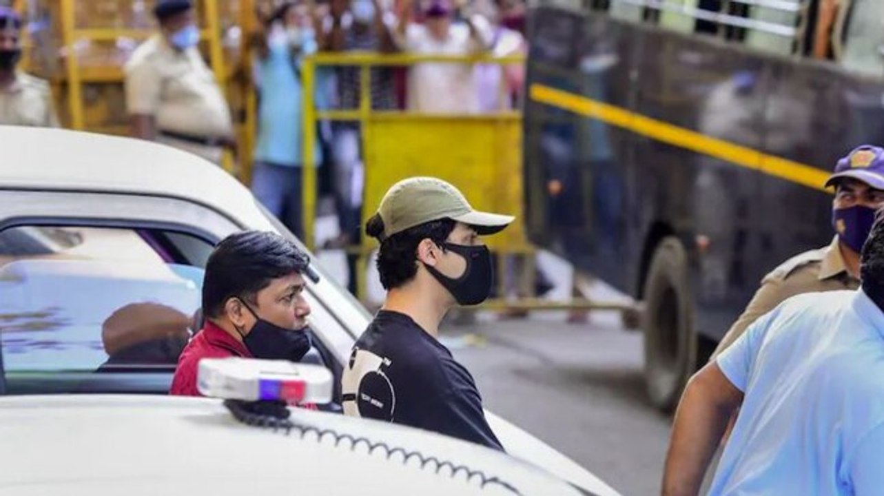 Bombay HC adjourns Aryan Khan's bail hearing till tomorrow; Sameer Wankhede grilled on extortion charges; more