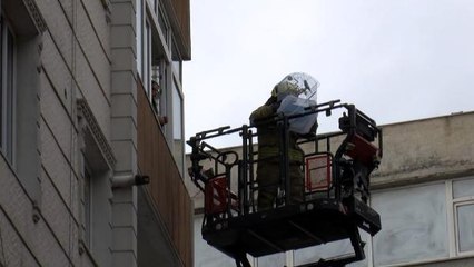 ESENLER'DE YANGIN; ÜST KATLARDA MAHSUR KALAN 10 KİŞİ KURTARILDI