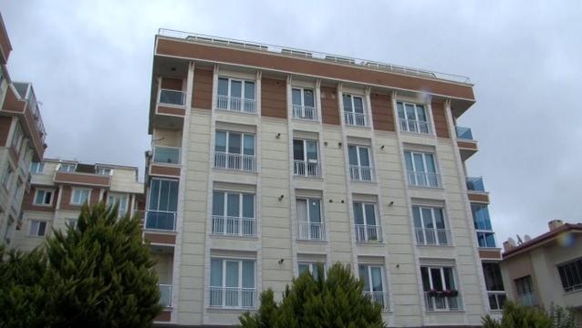 Beylikdüzü'nde cinnet getiren emekli polis, karısını ve kızını yaralayıp intihar etti