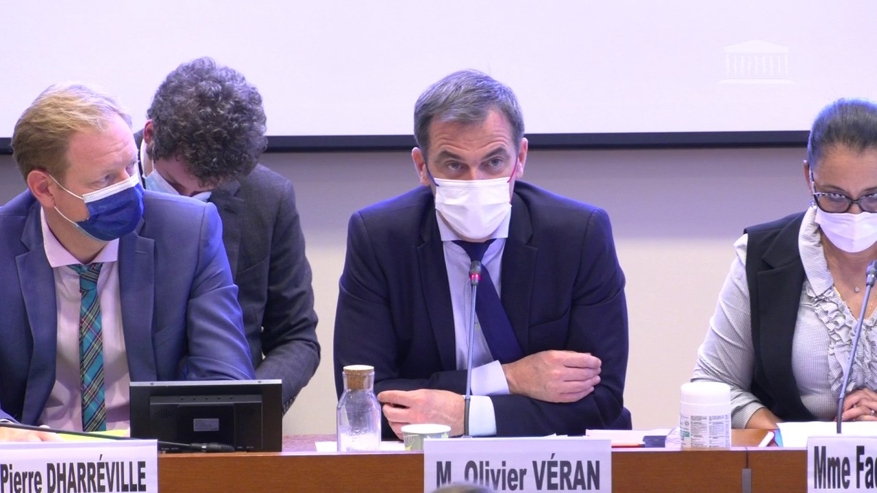 "Sur un échantillon de 16 CHU, la dernière donnée qui m'a été remontée est 5% de lits de médecine temporairement fermés": Olivier Véran conteste le chiffre de 20% de lits fermés dans les hôpitaux