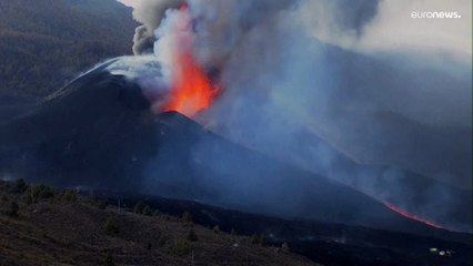 Fluxos de lava ganham altura em La Palma