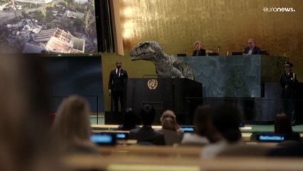 Frankie, a dínó kineveti az embereket az ENSZ-közgyűlésén