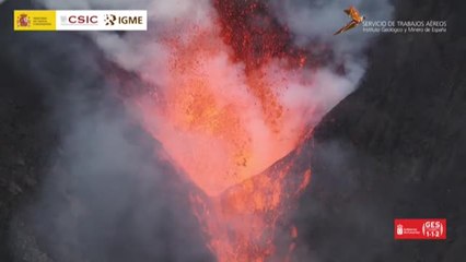 Télécharger la video: A pesar de que ha aumentado la explosividad, las coladas no están haciendo más daño en las poblaciones desalojadas