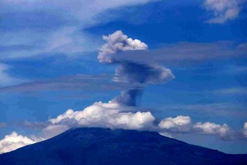 Popocatepetl Yanardağı kül ve duman püskürtmeye devam ediyor