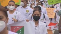 Gremio de enfermeras protesta en Panamá contra incumplimiento de promesas salariales