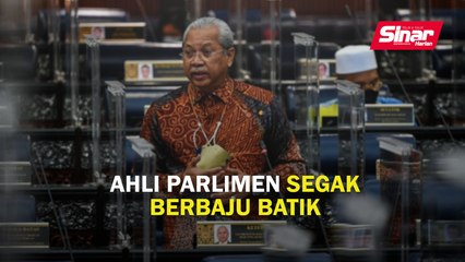 Ahli Parlimen segak berbaju batik