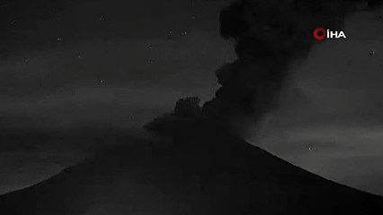 Popocatepetl Yanardağı kül ve duman püskürtmeye devam ediyor