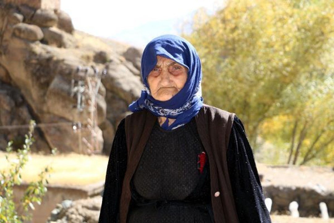 HAKKARİLİ 117 YAŞINDAKİ MUTEBER ENGİNDENİZ CUMHURİYETİN İLANINDA KÖYDE HALAY ÇEKTİK