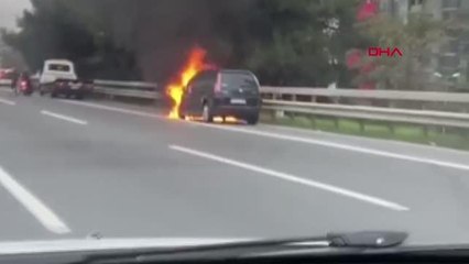 OTOMOBİL YANDI; TEM EDİRNE İSTİKAMETİ BİR SÜRE KAPATILDI-1