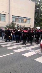 Son dakika... Kaza yapan motorcunun akrabaları taksiciyi darp etti