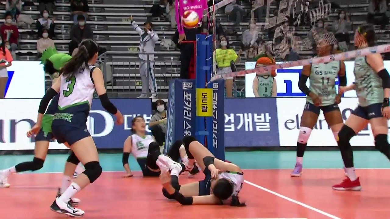 발로 차고 머리로 막고...'극한 직업' 배구 "온몸이 무기!" / YTN