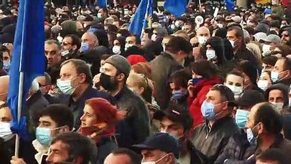 تظاهرات مؤيدة ومعارضة للحزب الحاكم في جورجيا