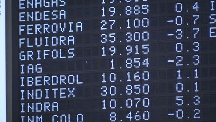 El Ibex 35 mantiene retrocesos del 0,40 % tras la apertura y se mueve en los 8.936 puntos