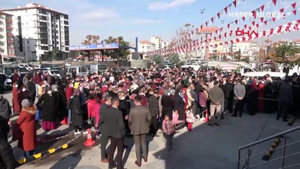 Aksaray'da bir market açılışında indirim yapılınca izdiham oluştu