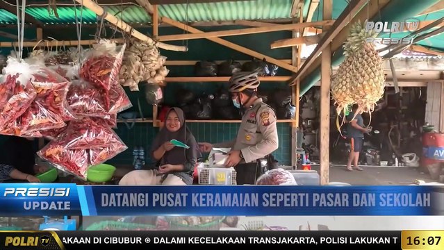 PRESISI Update 16.00 WIB : Sabhara Polres Ketapang Keliling Pemukiman Warga Bagikan Masker