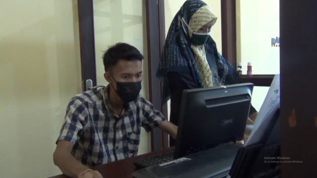Vaksinasi Terhambat, Warga Sumenep Keluhkan Data NIK
