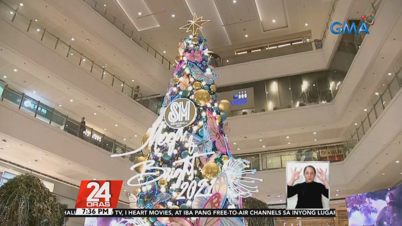 Christmas tree sa isang mall sa Mandaluyong, pinailawan sa taunang Christmas lighting event  | 24 Oras