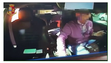 Bologna, così una coppia rapinava i tassisti: minacce con il taglierino