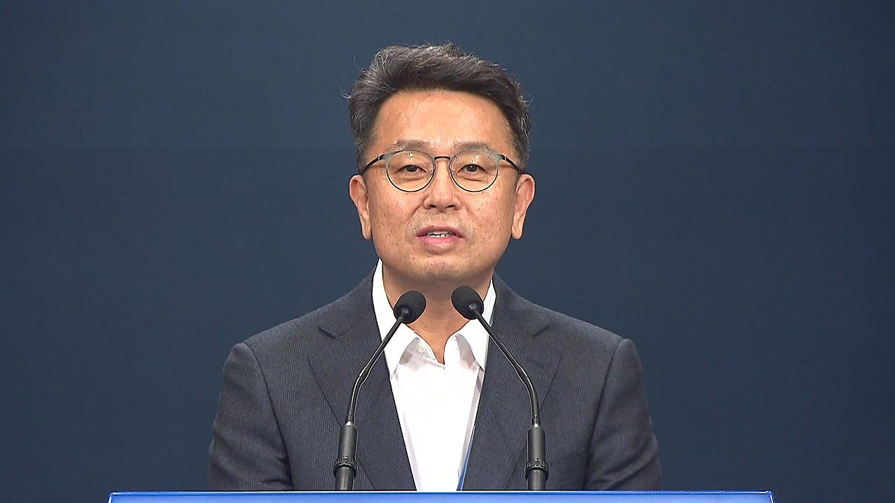 [뉴스나이트] 이철희 정무수석 "전두환 씨의 국가장은 일고의 가치도 없다" / YTN