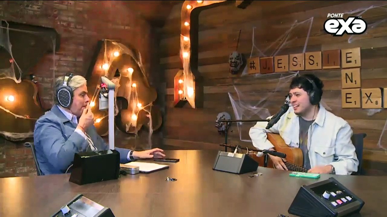 Marcos Mares está completamente en vivo para #JessieEnExa (586)