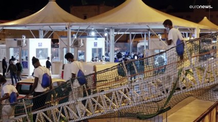 Italia recibe a los 367 migrantes que estaban en el barco de la ONG Médicos Sin Fronteras