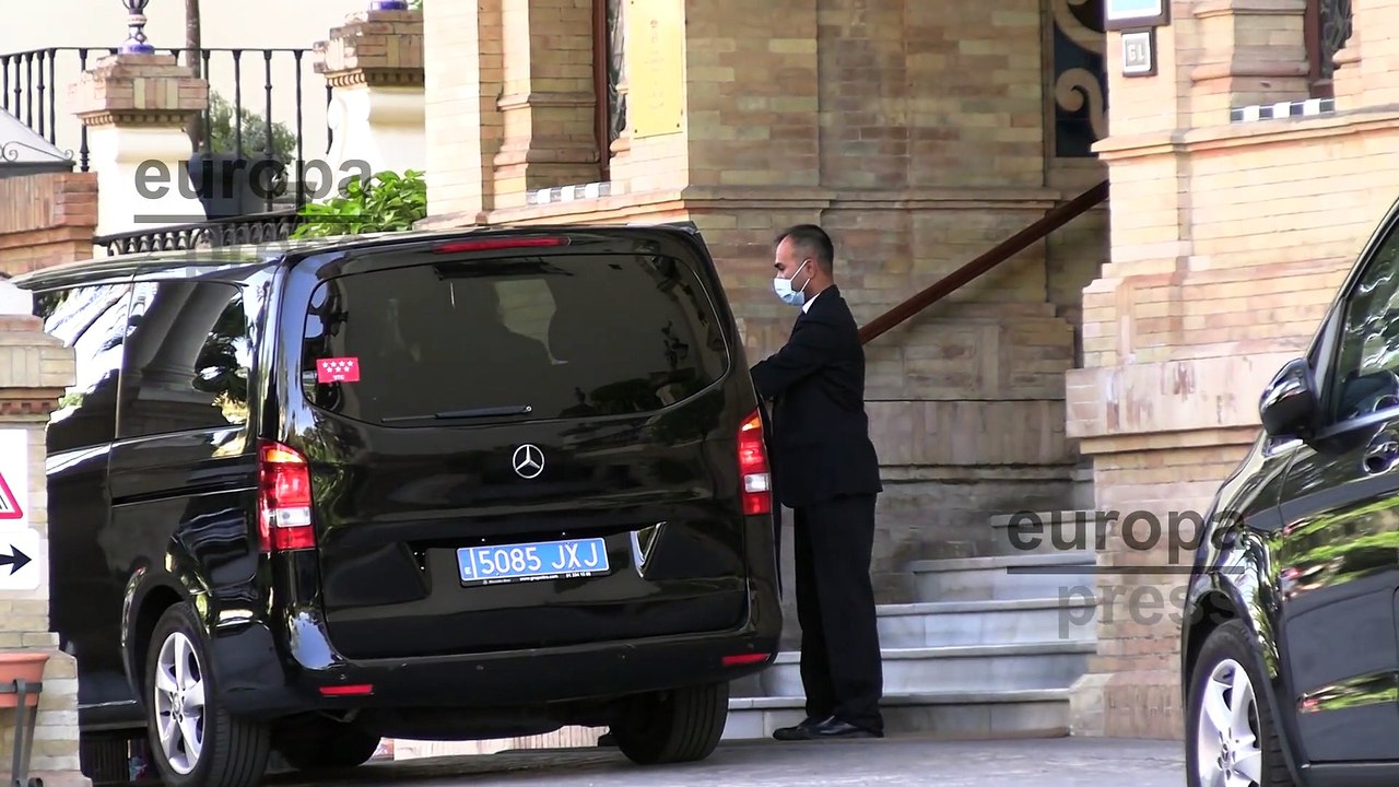 Sara Carbonero y Raquel Perera llegan al Hotel...