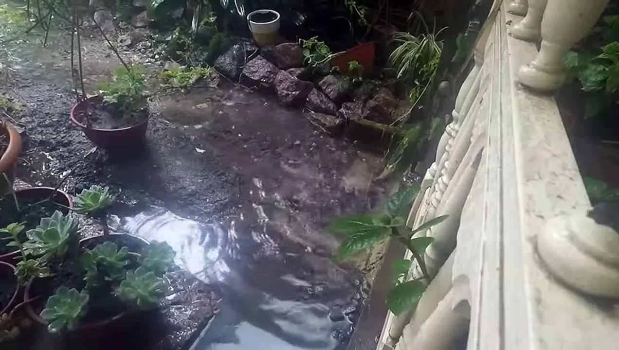 El agua de lluvia cayendo desde el techo | Matías HD