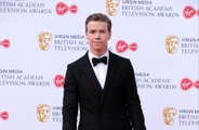 La increíble transformación de Will Poulter: de patito feo a clon de los hermanos Hemsworth