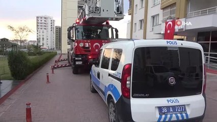 Babasını darp eden annesini ise rehin alan kadın ikna edildi
