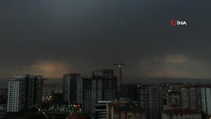 Kayseri'de geceyi şimşekler aydınlattı