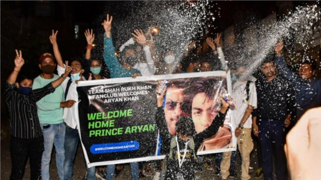 Aryan Khan gets bail, fans celebrate outside Mannat