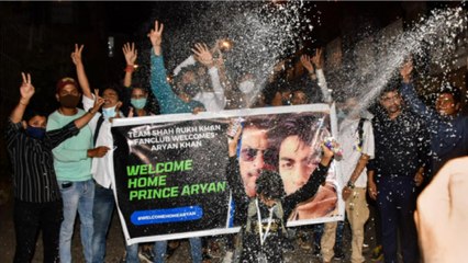 Aryan Khan gets bail, fans celebrate outside Mannat