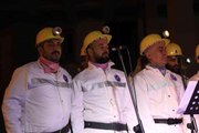 Son dakika haberleri... İş kazası geçiren maden işçisi sakatlığına rağmen değnekle konser verdi