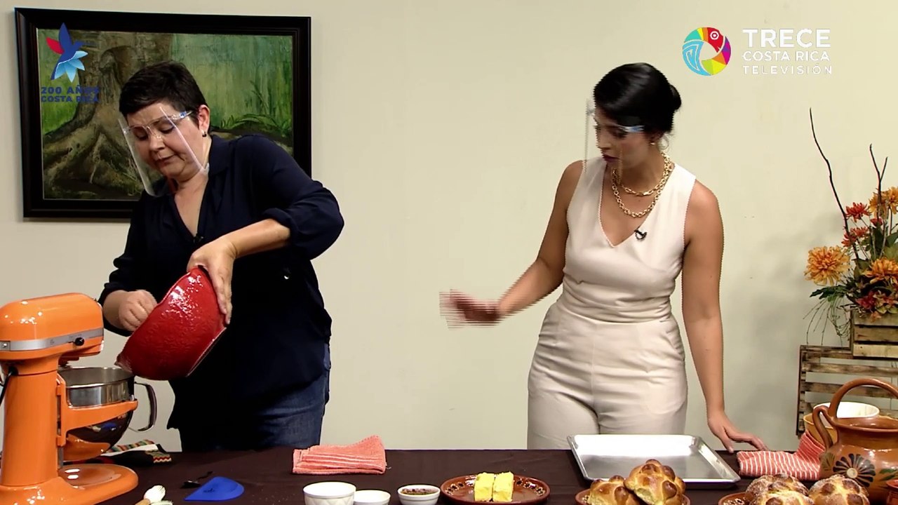 EL PAN DE MUERTO ES UNA RECETA MEXICANA QUE SE USA PARA EL 2 DE NOVIEMBRE DÍA DE MUERTOS