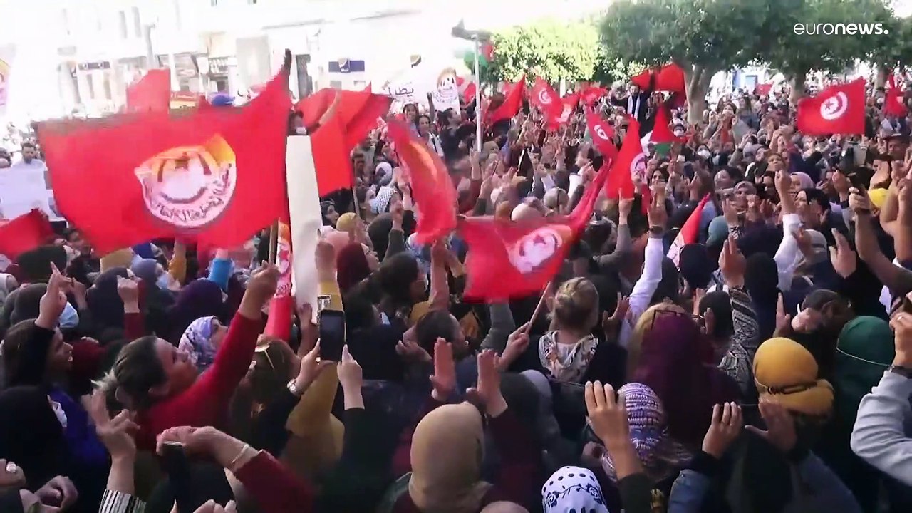 شاهد: العاملون بالقطاع الخاص يتظاهرون للمطالبة برفع الأجور في تونس